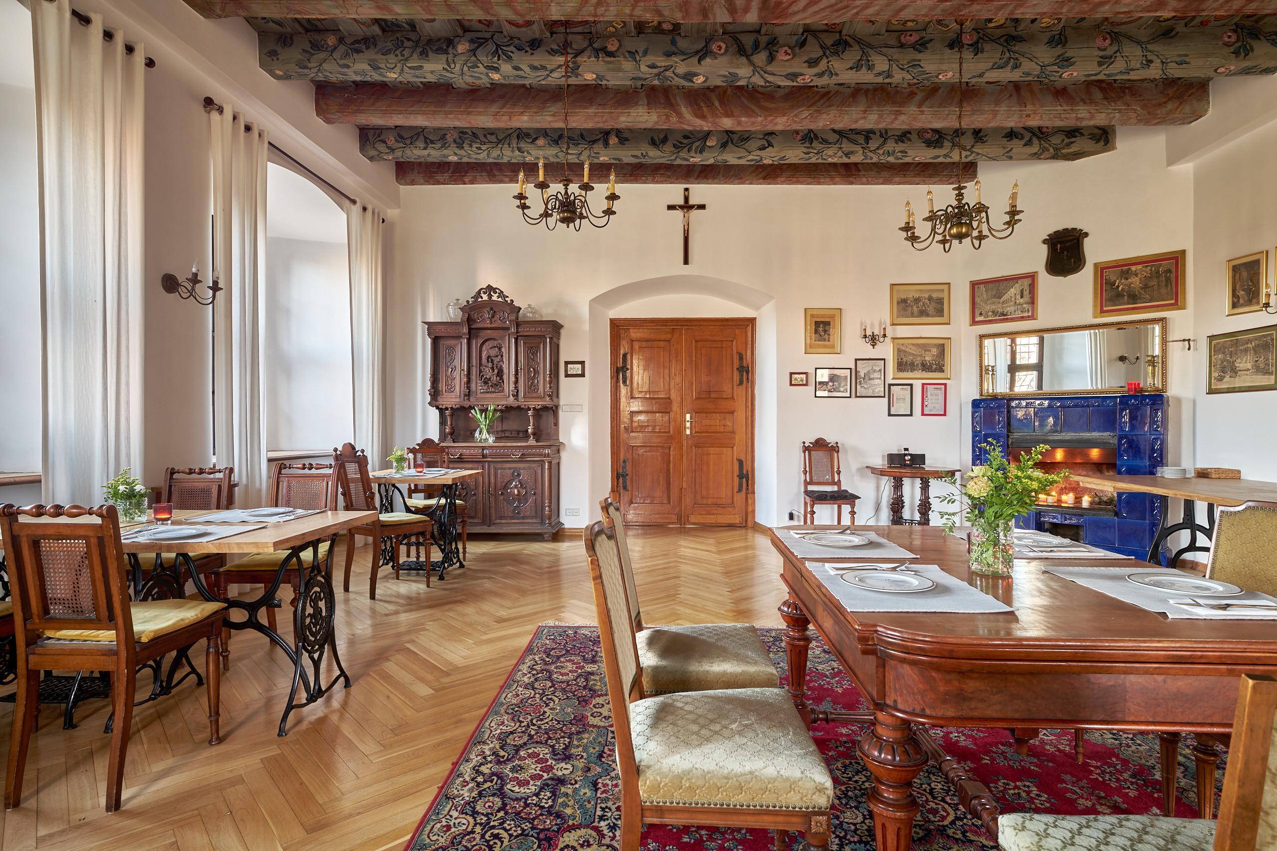 Salon with carved doors, paintings and laid tables